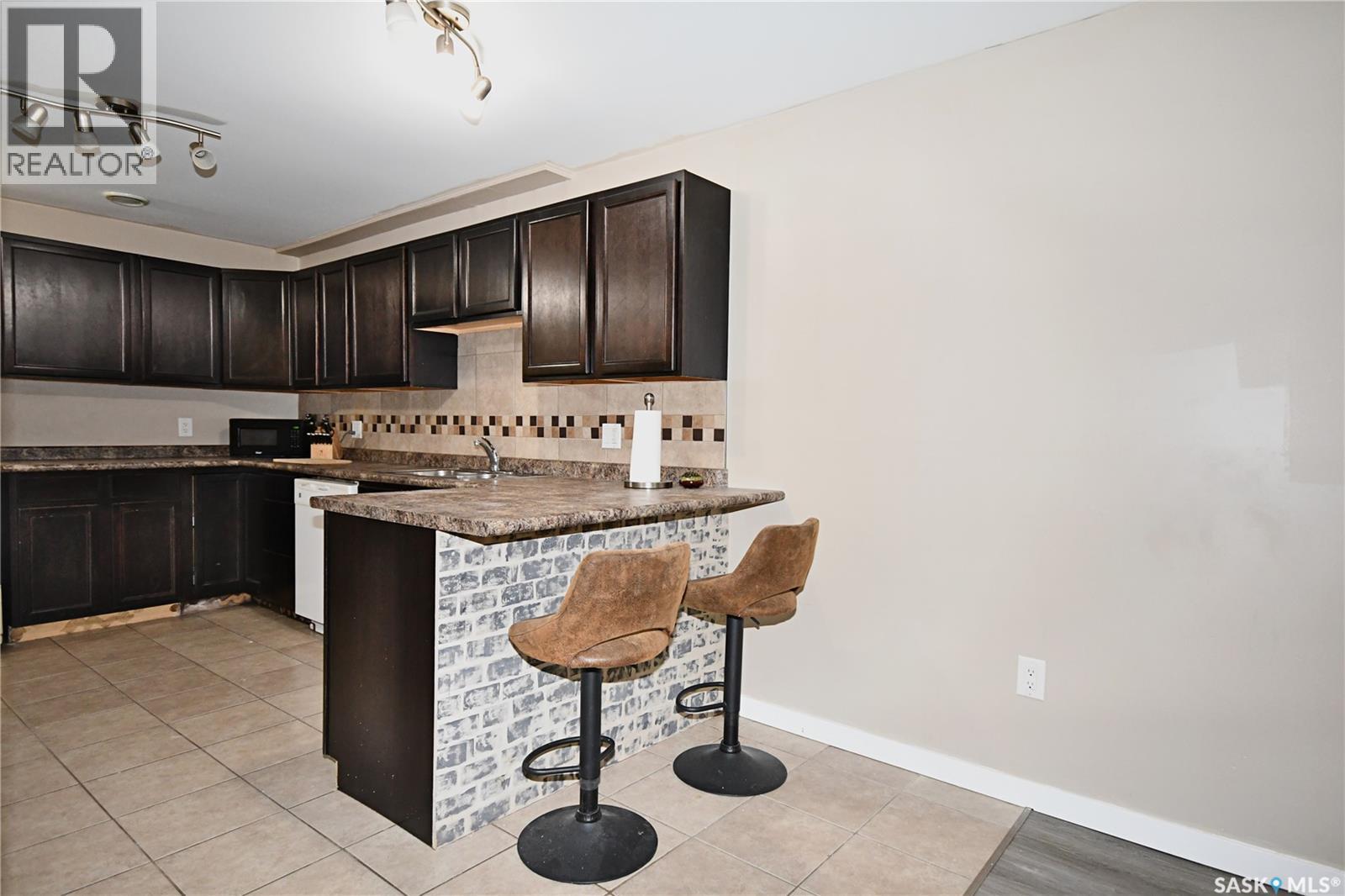 16 29Th Street E, Prince Albert, SK - Indoor Photo Showing Kitchen