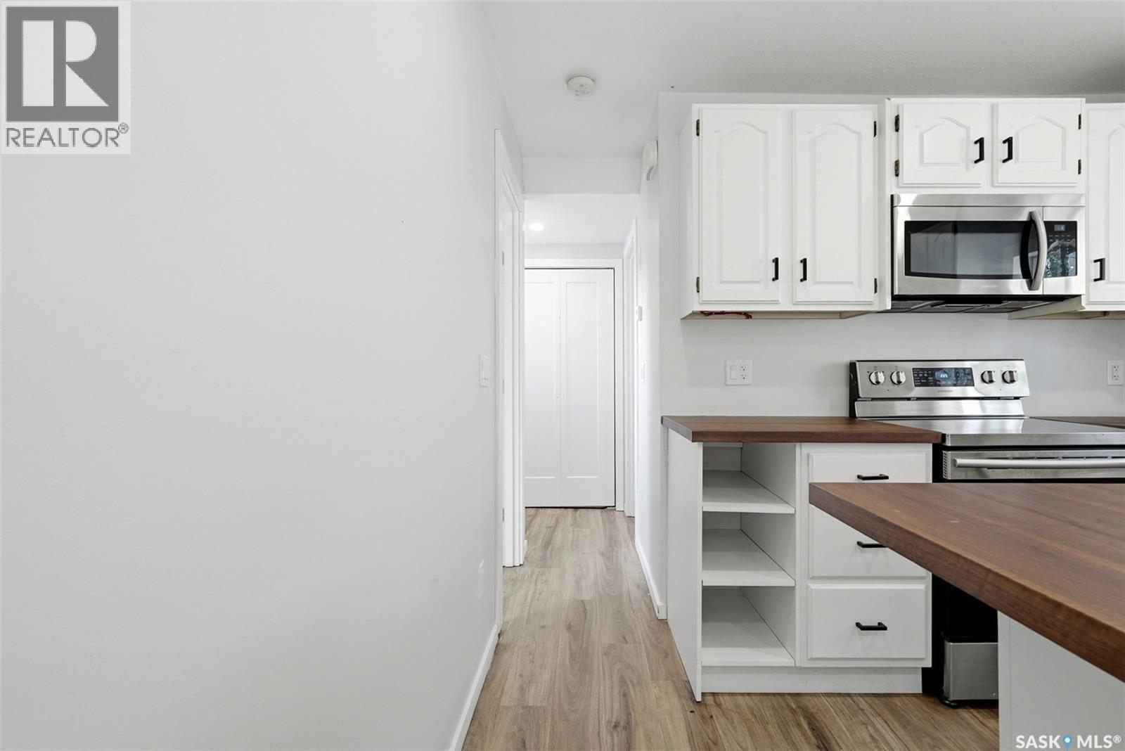160 Osler Street, Regina, SK - Indoor Photo Showing Kitchen