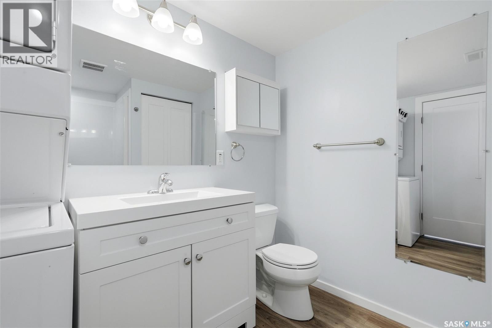 160 Osler Street, Regina, SK - Indoor Photo Showing Bathroom