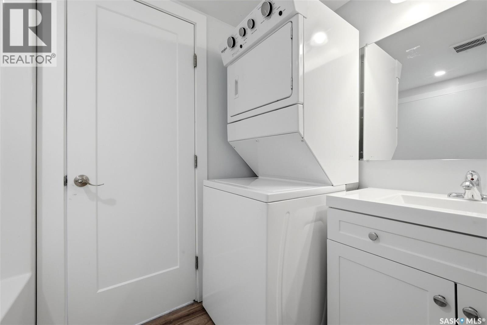 160 Osler Street, Regina, SK - Indoor Photo Showing Laundry Room