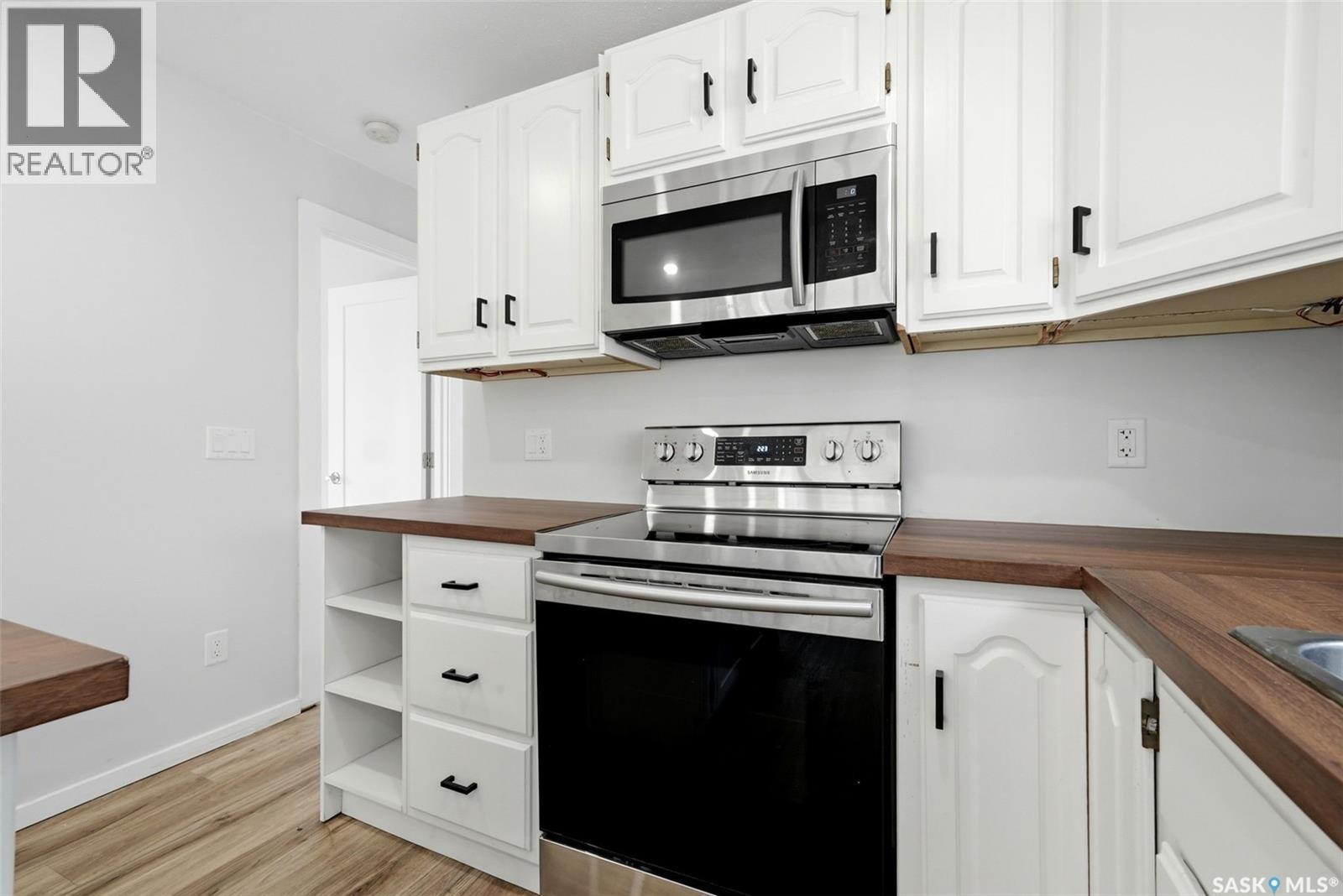 160 Osler Street, Regina, SK - Indoor Photo Showing Kitchen