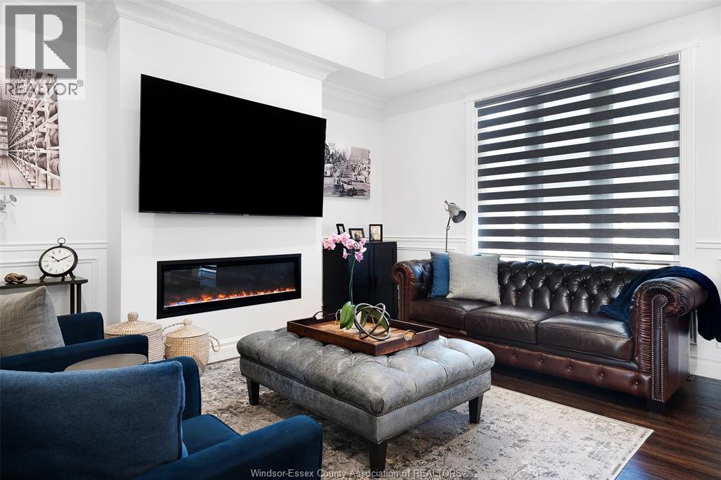 450 Brunmar Crescent, Lakeshore, ON - Indoor Photo Showing Living Room With Fireplace