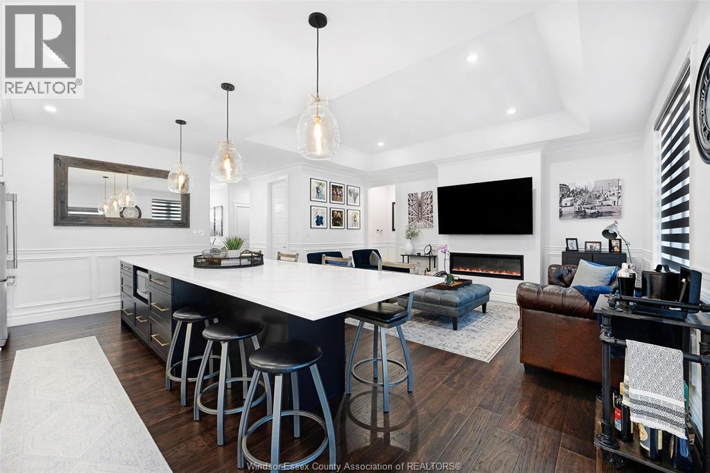 450 Brunmar Crescent, Lakeshore, ON - Indoor With Fireplace