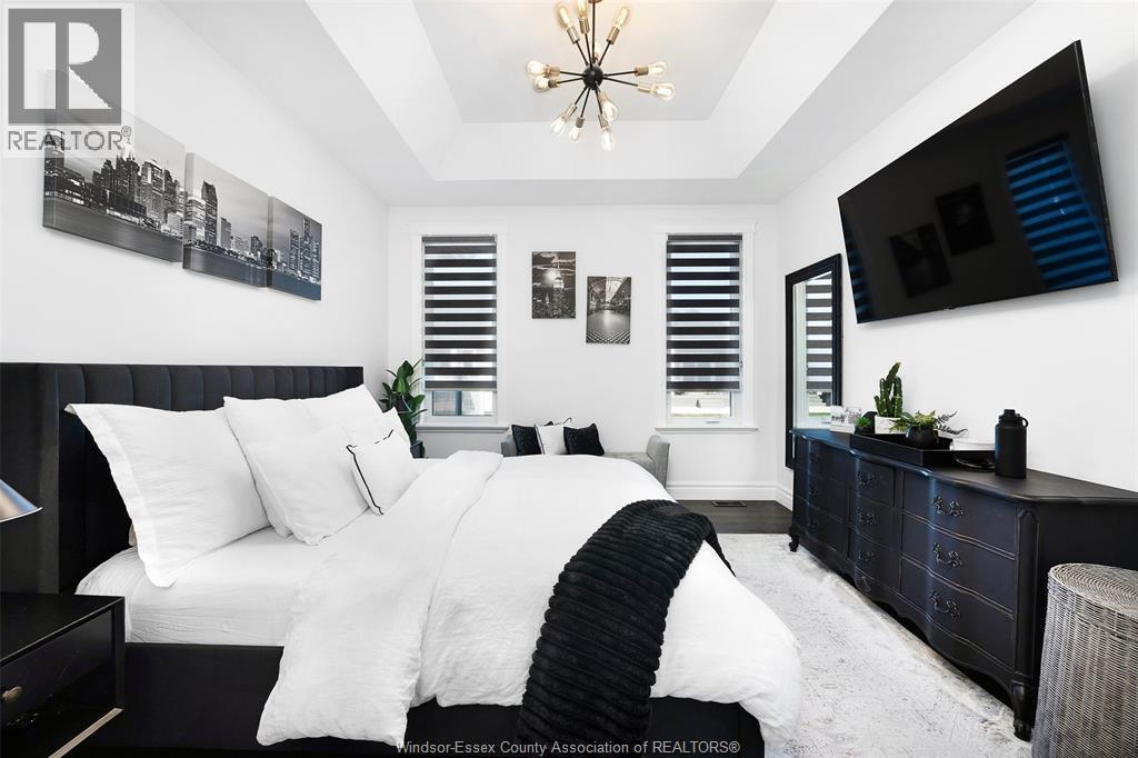 450 Brunmar Crescent, Lakeshore, ON - Indoor Photo Showing Bedroom