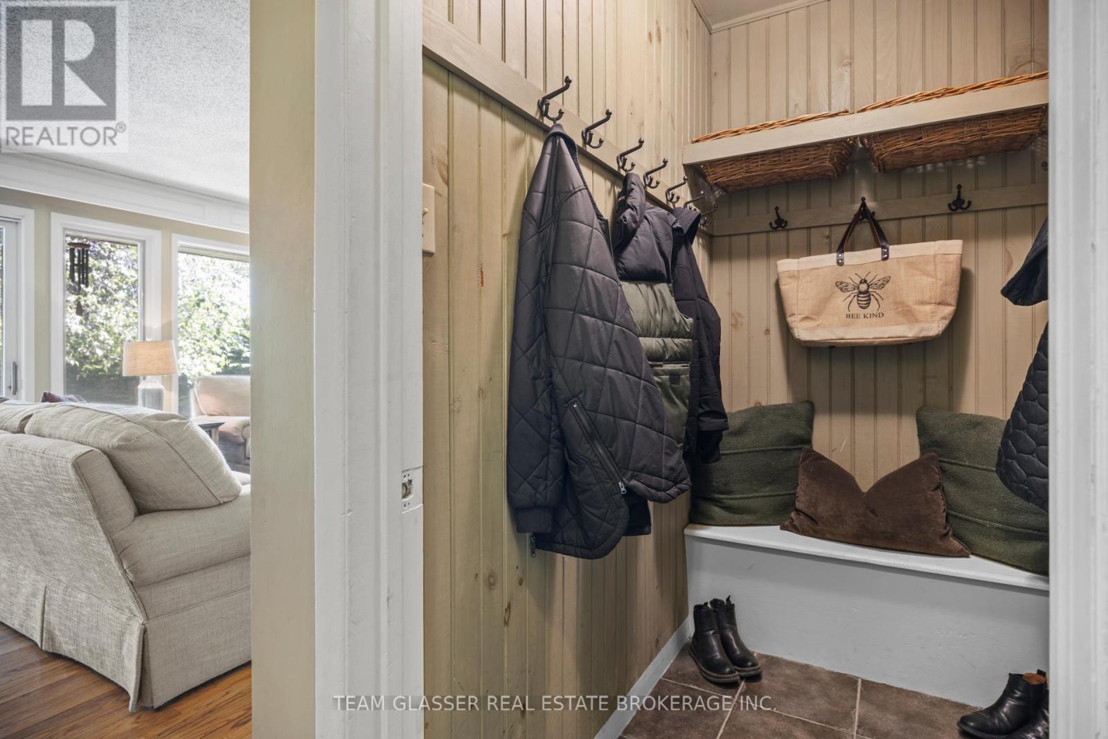 Coat Room - 20 Parkview Drive, St. Thomas, ON - Indoor Photo Showing Other Room