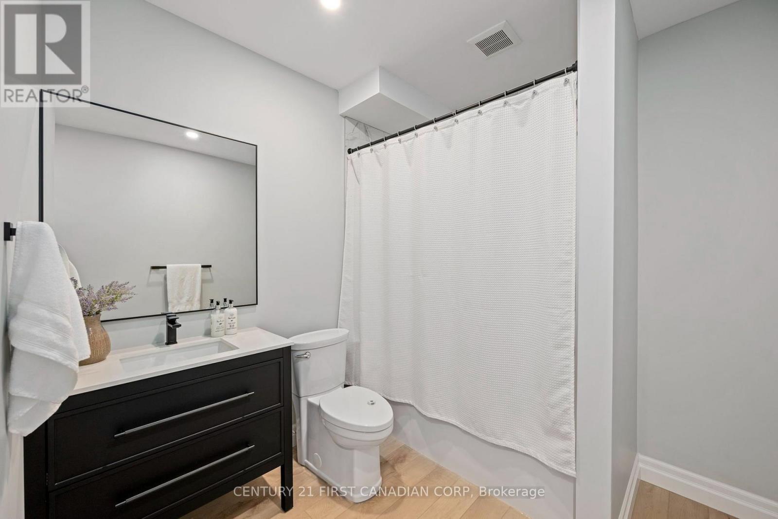 4 piece Bathroom in Basement - 126 Aspen Circle, Thames Centre, ON - Indoor Photo Showing Bathroom