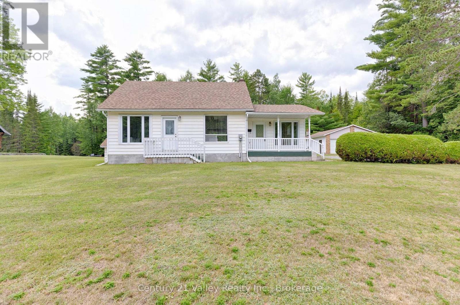 33949 41 Highway, Bonnechere Valley, ON - Outdoor With Deck Patio Veranda