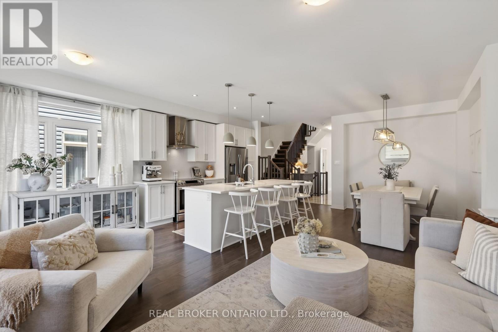 91 Chevron Place, Ottawa, ON - Indoor Photo Showing Living Room