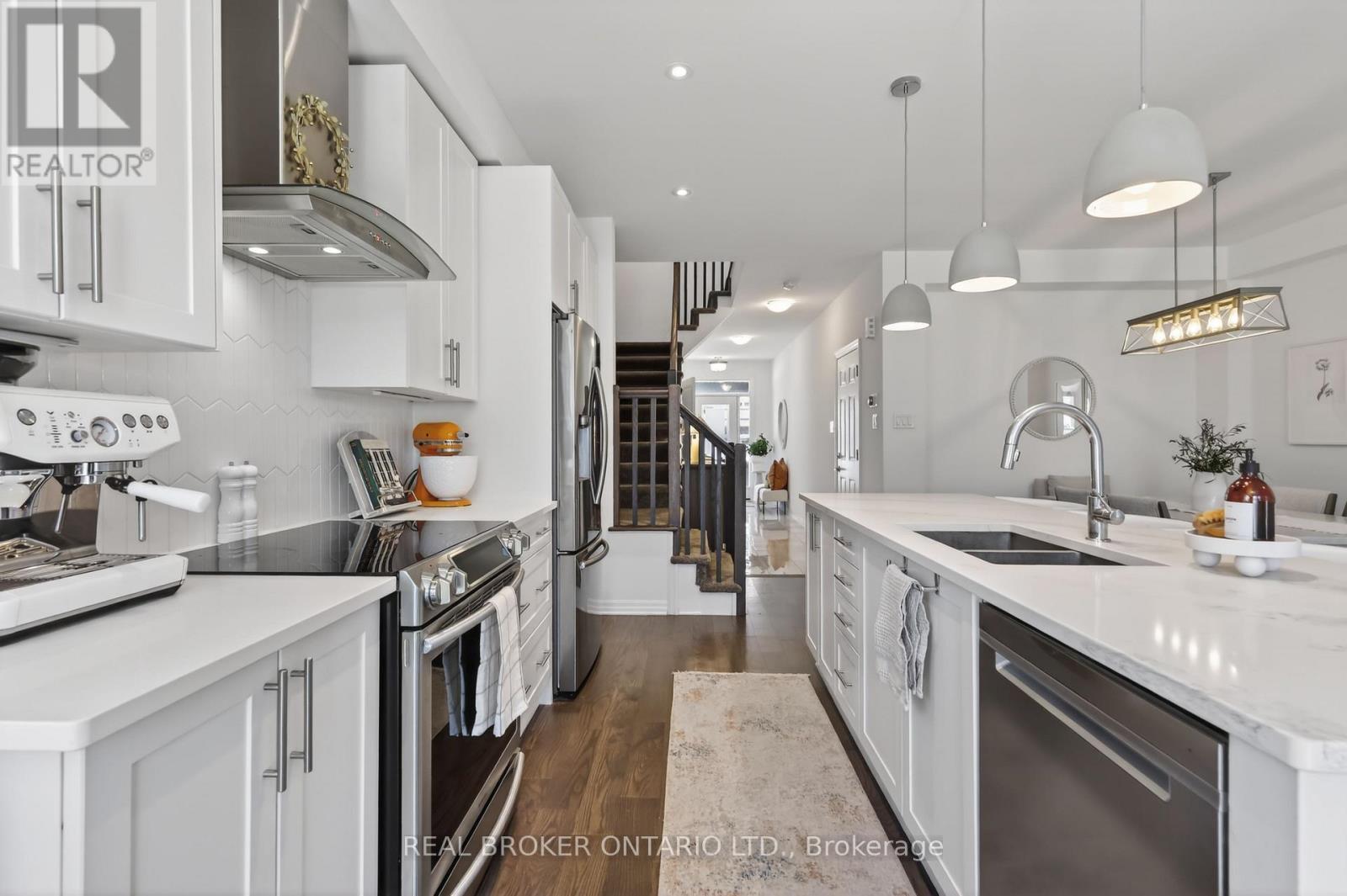 91 Chevron Place, Ottawa, ON - Indoor Photo Showing Kitchen With Double Sink With Upgraded Kitchen
