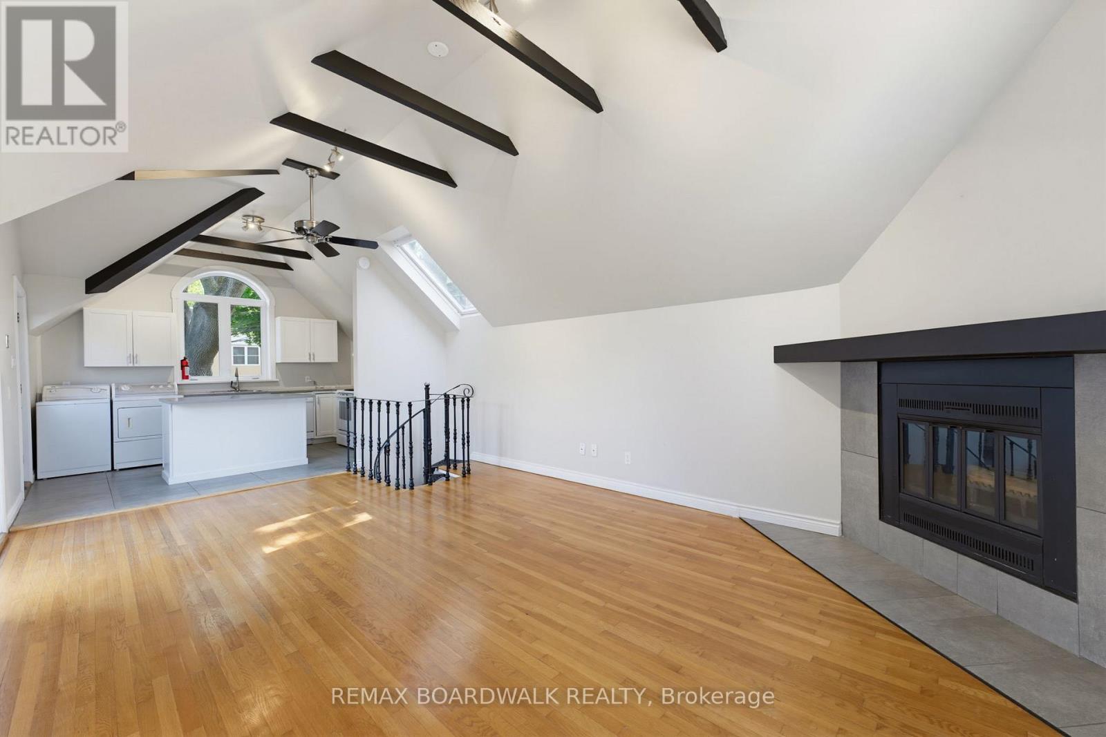 Livingroom (Large unit) - 117 Percy Street, Ottawa, ON - Indoor With Fireplace