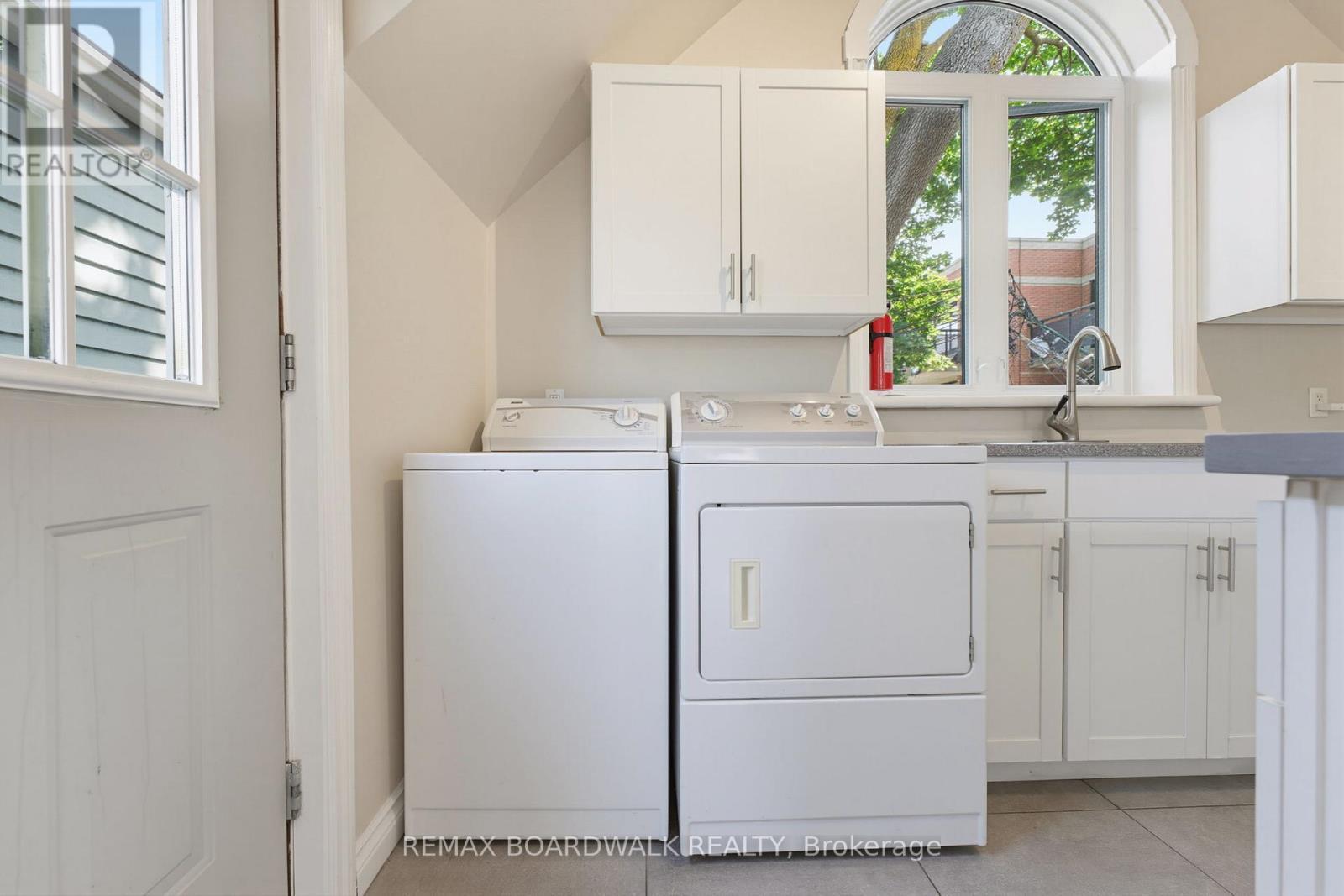 Laundry (Large unit) - 117 Percy Street, Ottawa, ON - Indoor Photo Showing Laundry Room