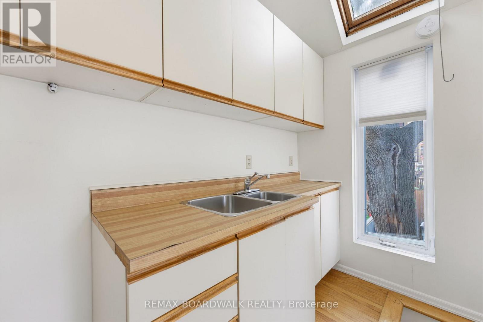 Kitchen (Small unit) - 117 Percy Street, Ottawa, ON - Indoor Photo Showing Kitchen With Double Sink