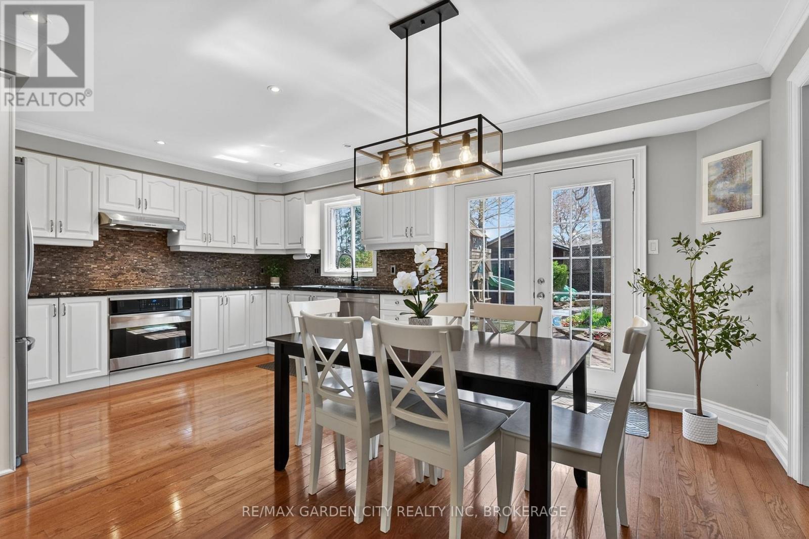 734 Brigadoon Drive, Hamilton (Gourley), ON - Indoor Photo Showing Dining Room