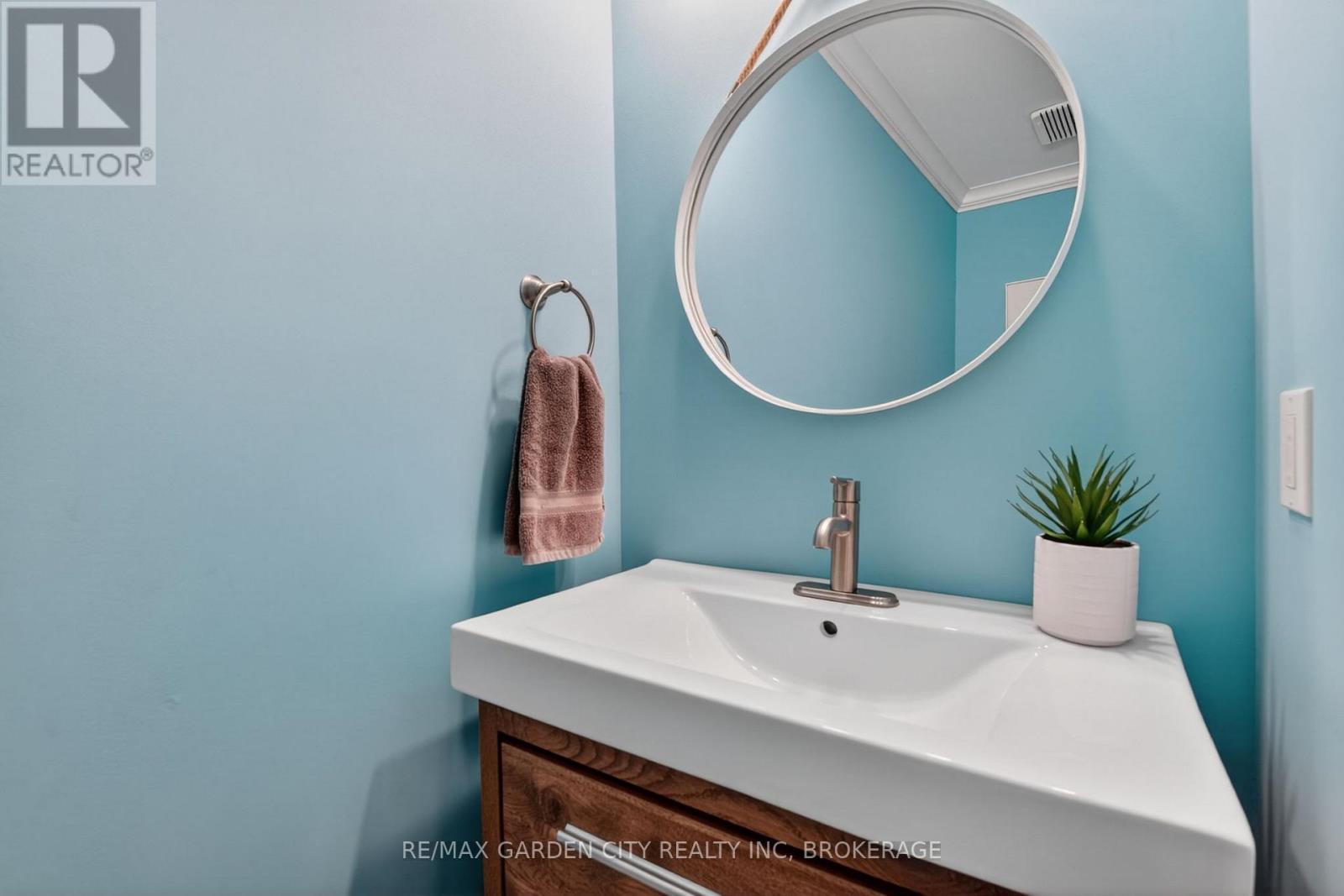 734 Brigadoon Drive, Hamilton (Gourley), ON - Indoor Photo Showing Bathroom