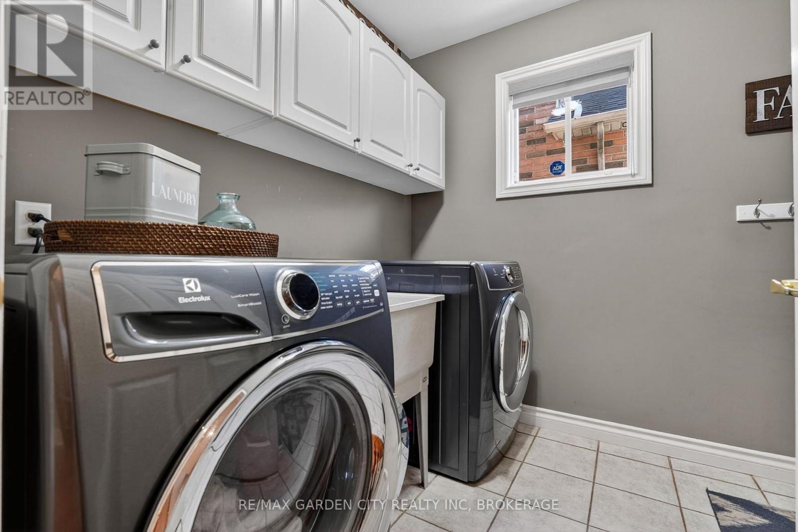 734 Brigadoon Drive, Hamilton (Gourley), ON - Indoor Photo Showing Laundry Room