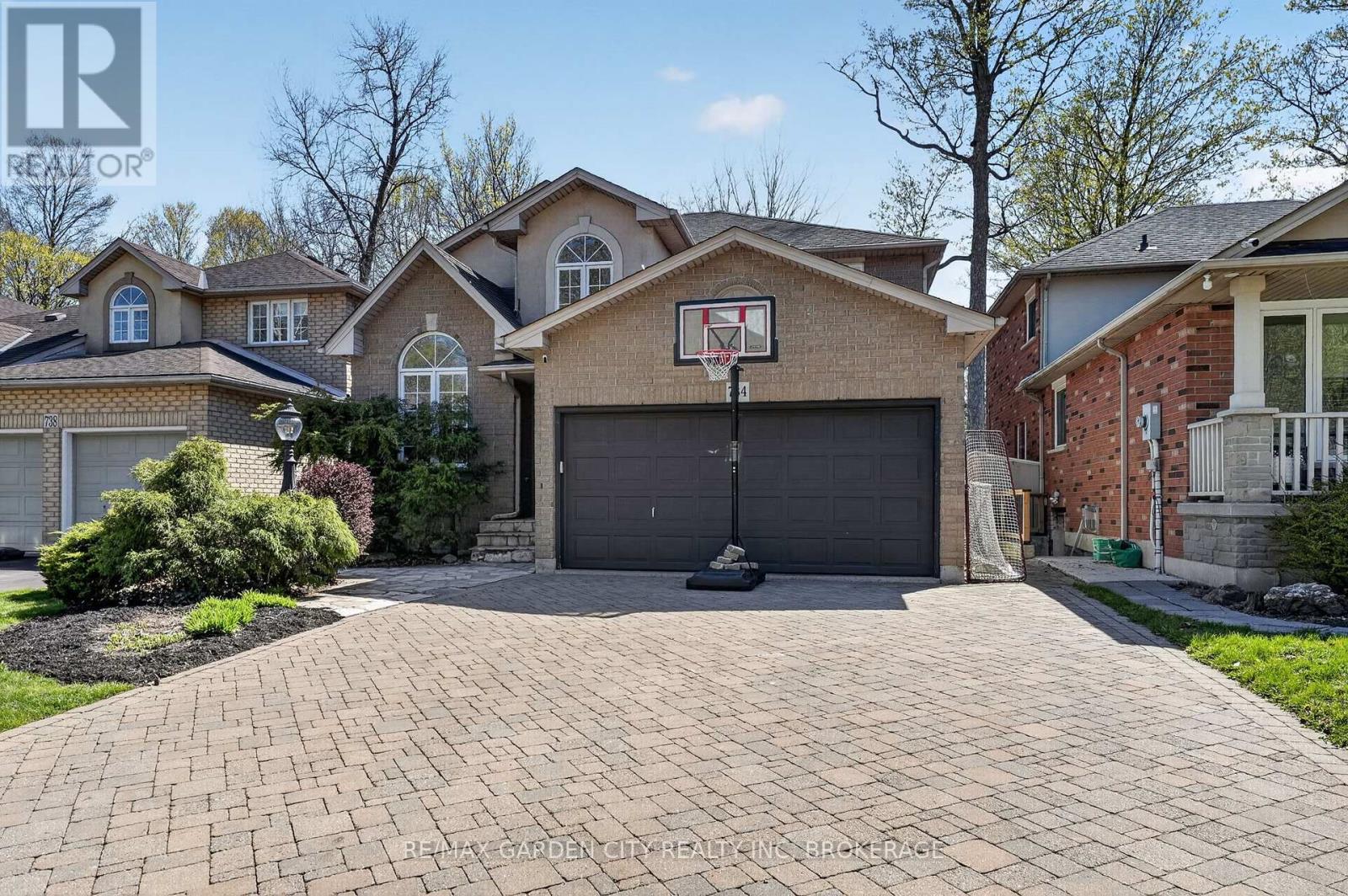 734 Brigadoon Drive, Hamilton (Gourley), ON - Outdoor With Facade
