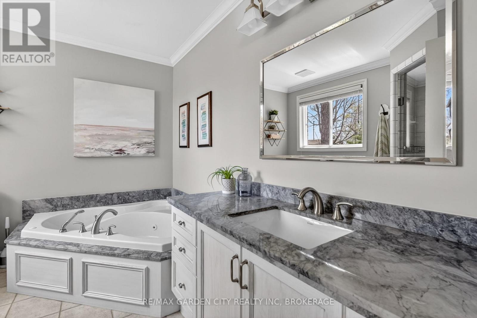 734 Brigadoon Drive, Hamilton (Gourley), ON - Indoor Photo Showing Bathroom