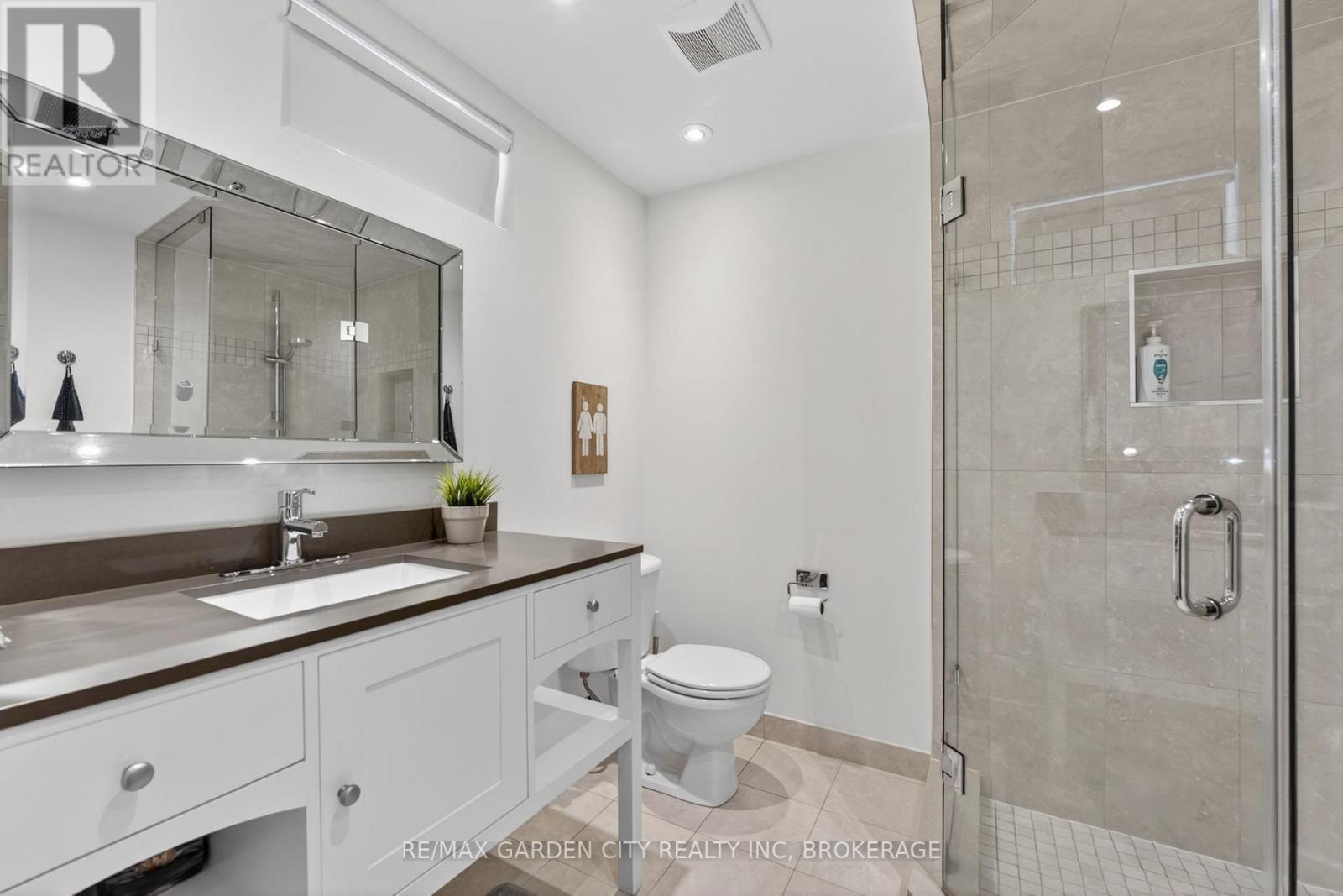 734 Brigadoon Drive, Hamilton (Gourley), ON - Indoor Photo Showing Bathroom