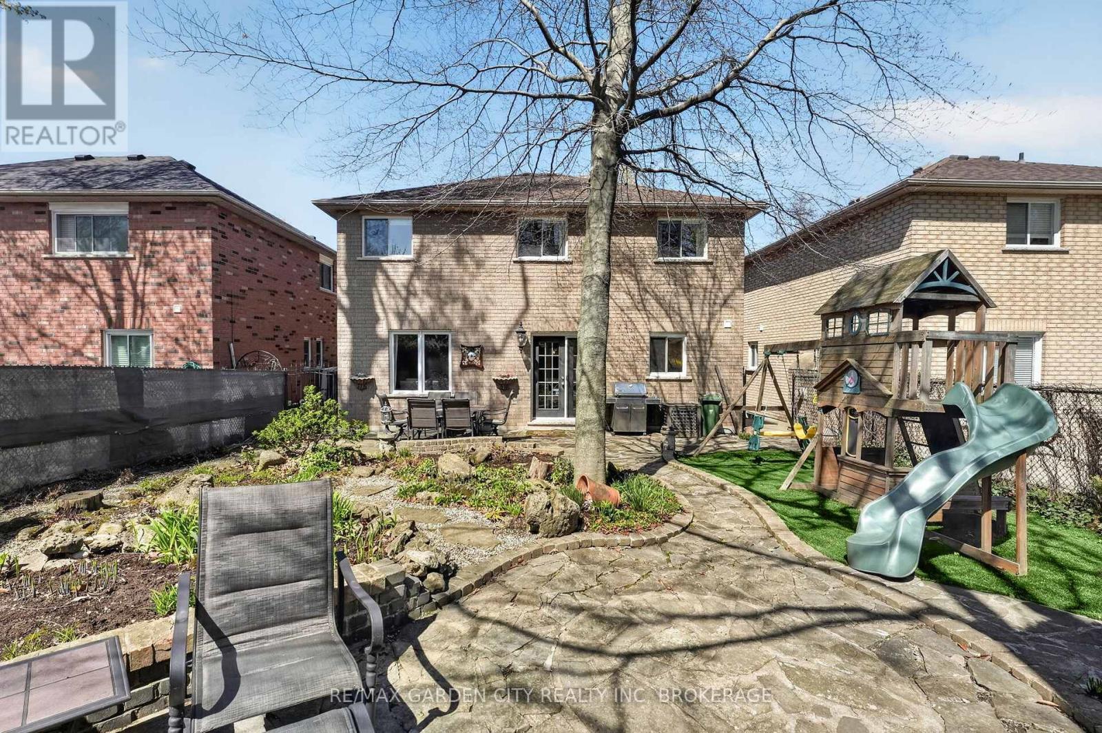 734 Brigadoon Drive, Hamilton (Gourley), ON - Outdoor