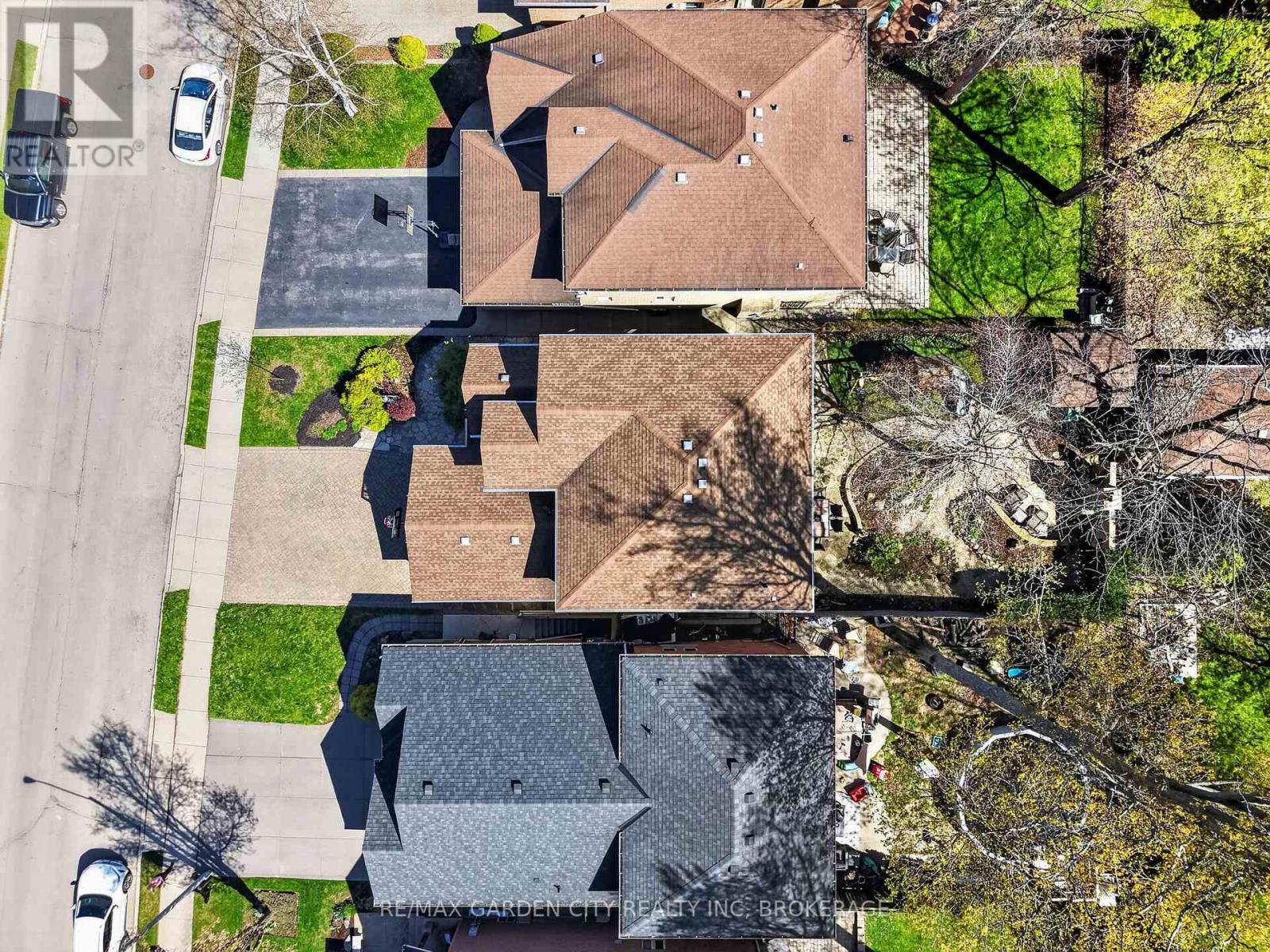 734 Brigadoon Drive, Hamilton (Gourley), ON - Outdoor