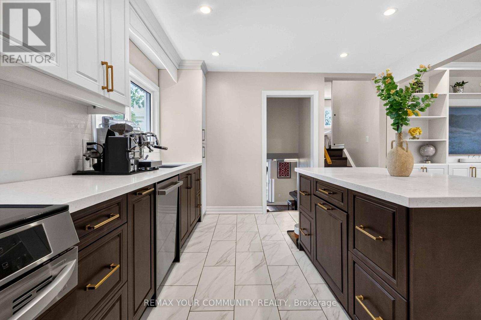 1038 Grandlea Court, Oshawa, ON - Indoor Photo Showing Kitchen