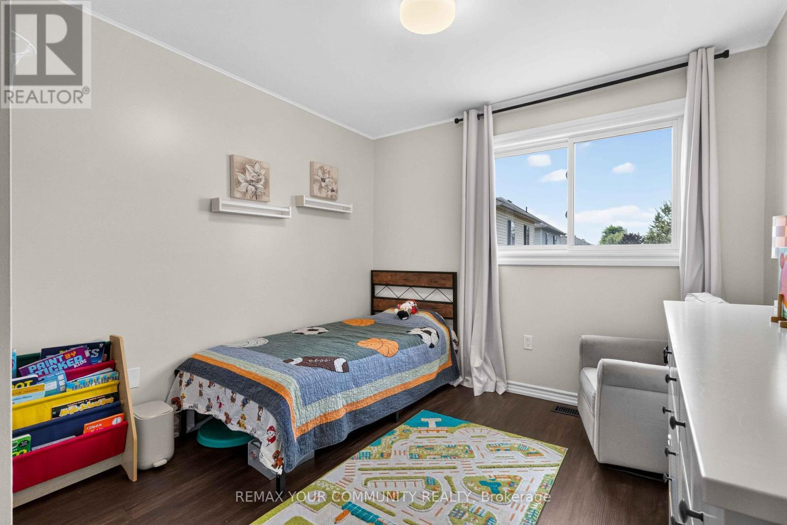 1038 Grandlea Court, Oshawa, ON - Indoor Photo Showing Bedroom