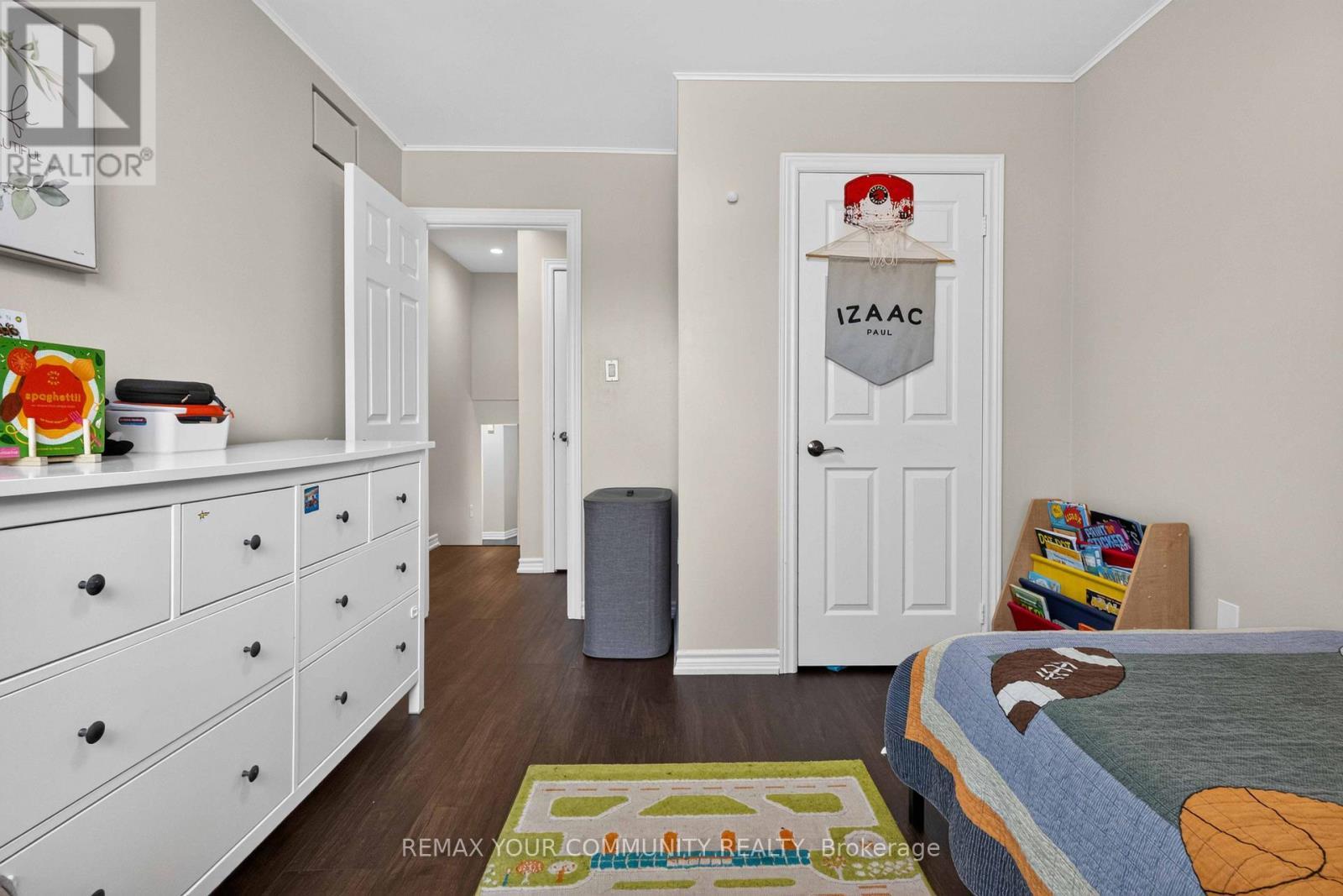 1038 Grandlea Court, Oshawa, ON - Indoor Photo Showing Bedroom
