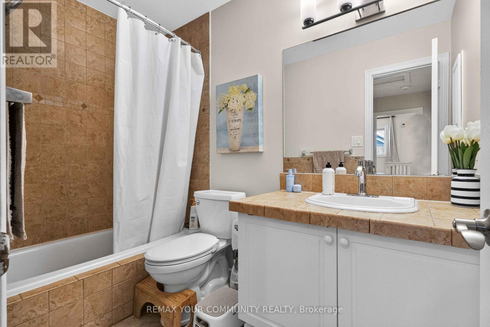 1038 Grandlea Court, Oshawa, ON - Indoor Photo Showing Bathroom