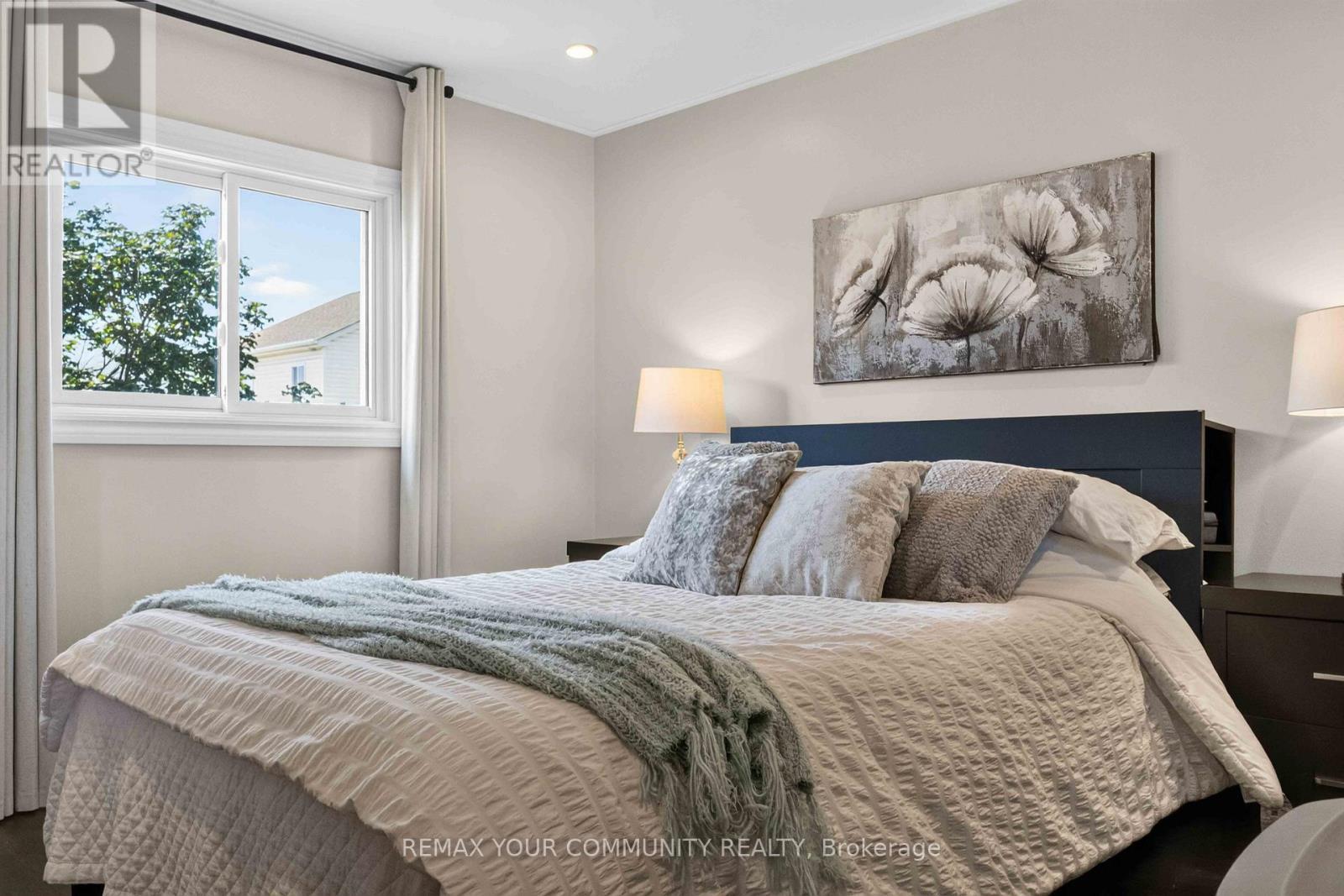 1038 Grandlea Court, Oshawa, ON - Indoor Photo Showing Bedroom