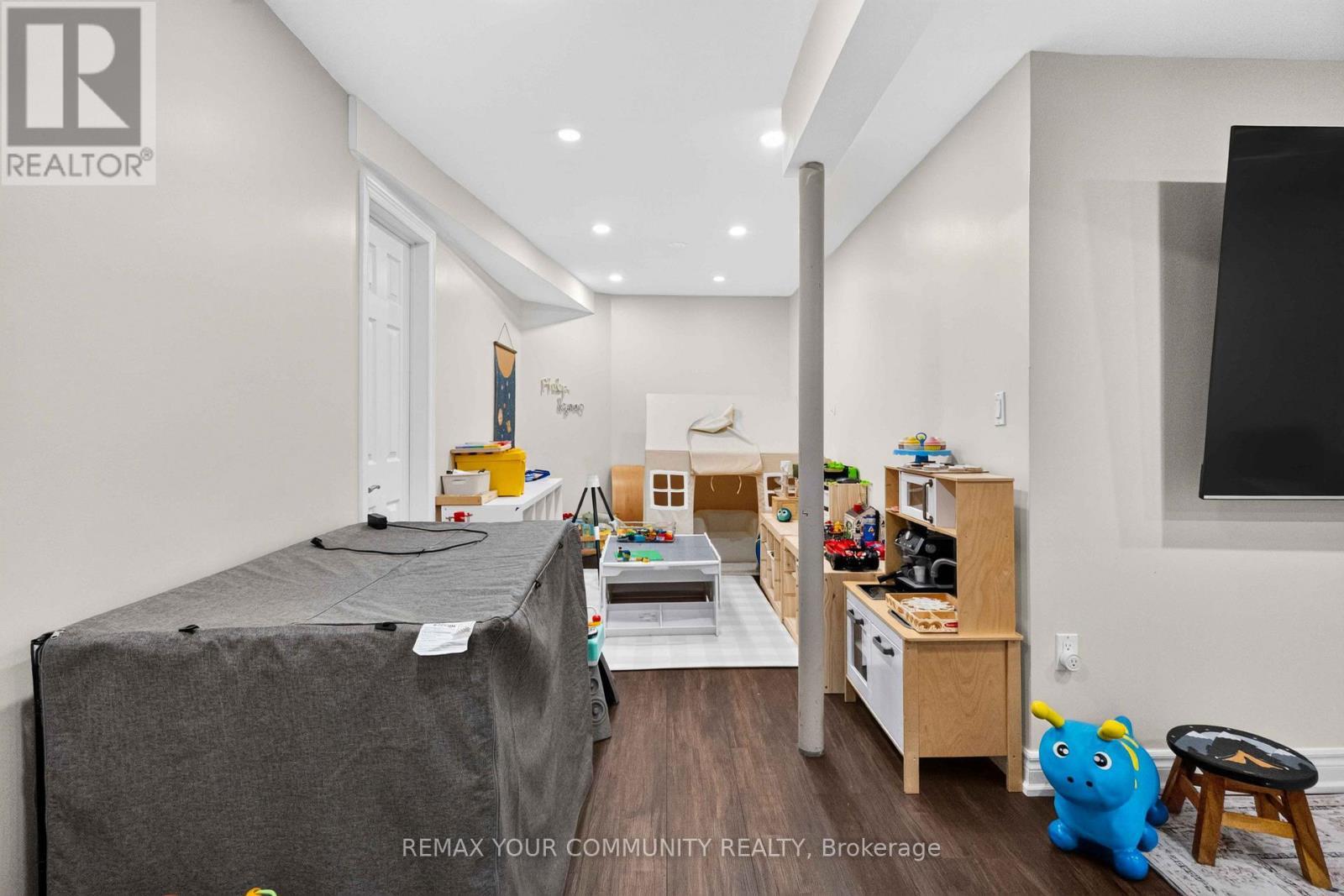 1038 Grandlea Court, Oshawa, ON - Indoor Photo Showing Other Room
