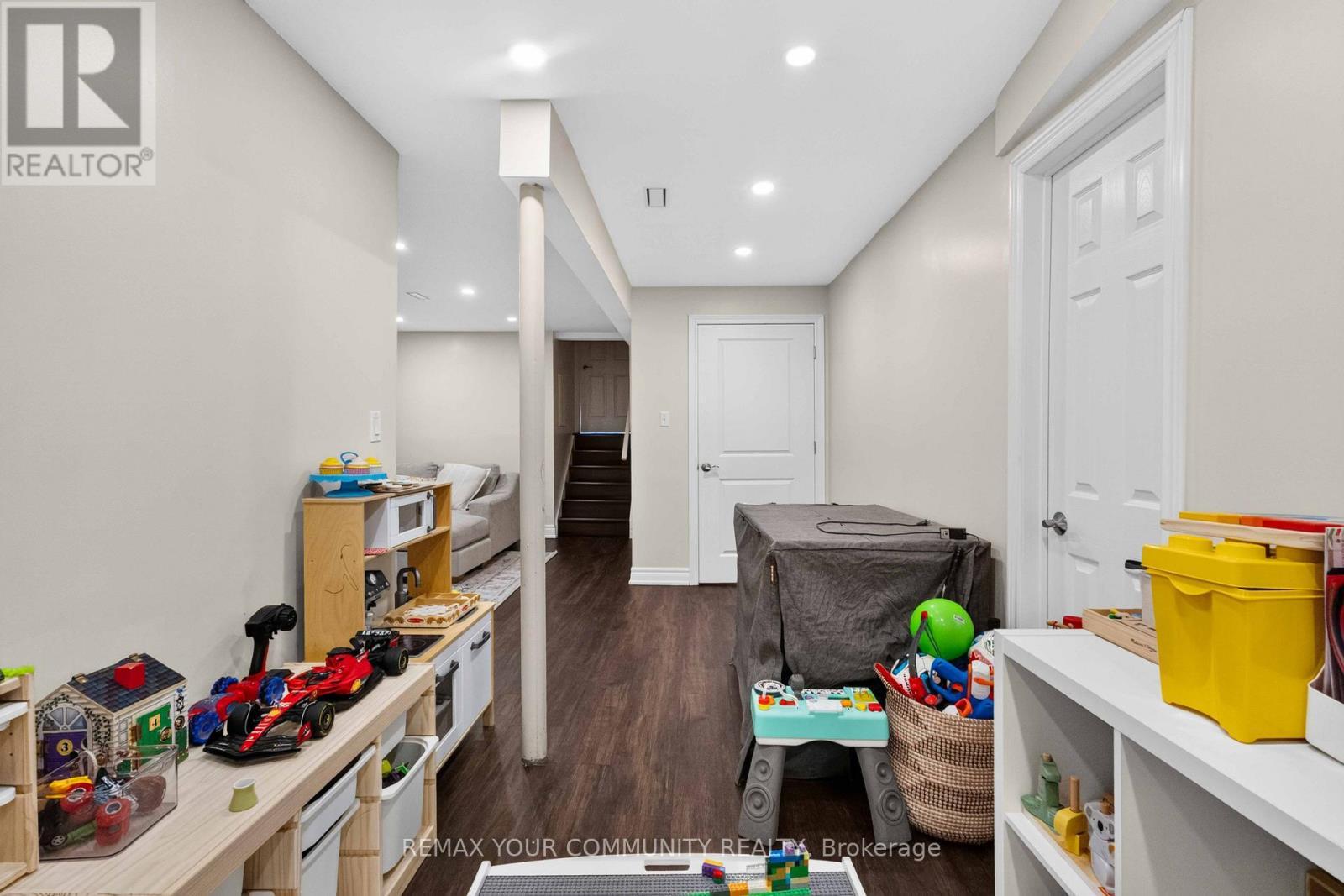 1038 Grandlea Court, Oshawa, ON - Indoor Photo Showing Other Room