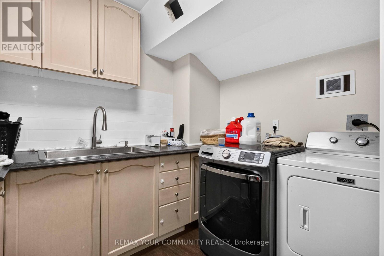 1038 Grandlea Court, Oshawa, ON - Indoor Photo Showing Laundry Room