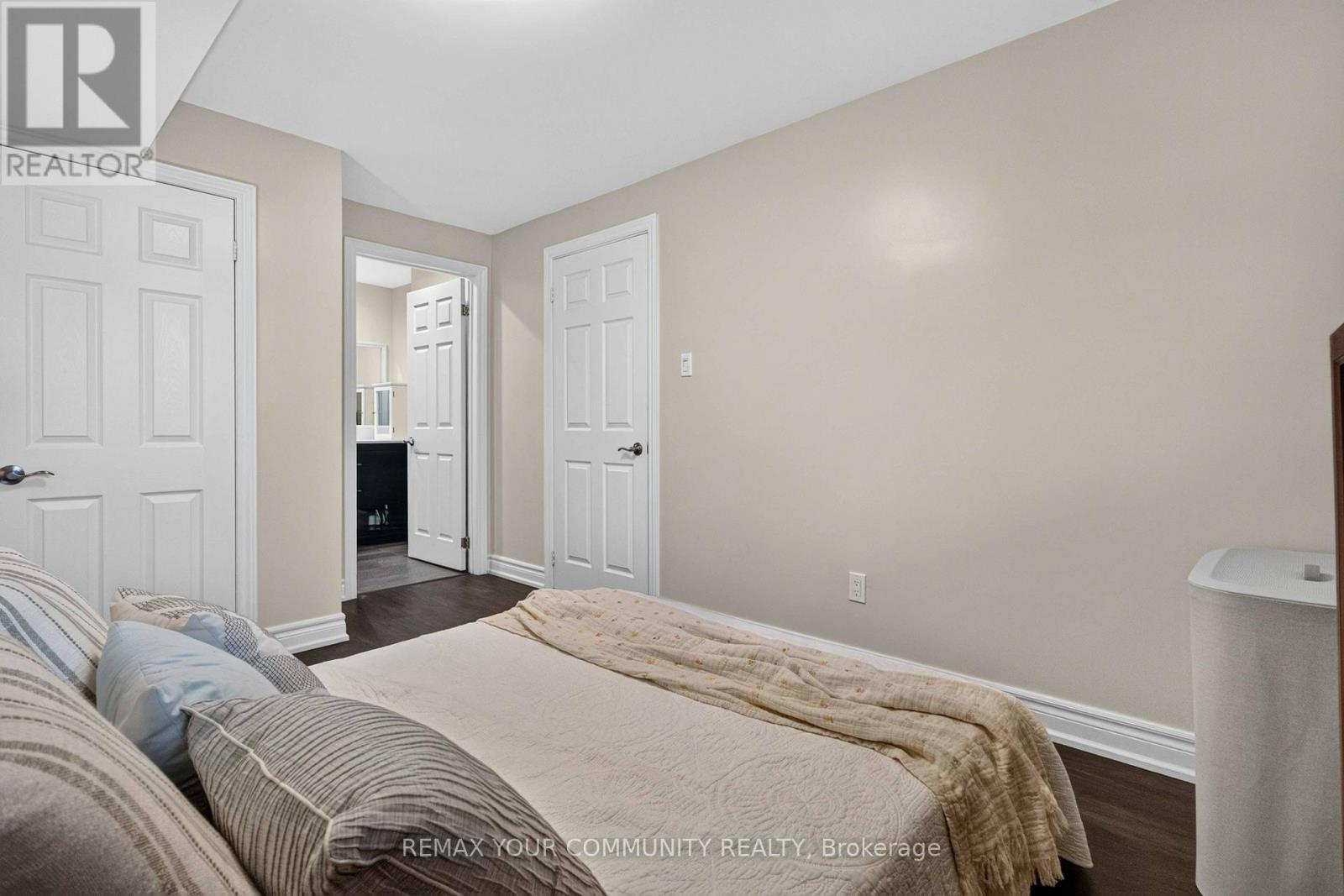 1038 Grandlea Court, Oshawa, ON - Indoor Photo Showing Bedroom