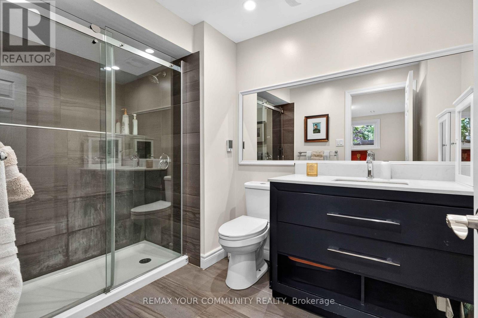1038 Grandlea Court, Oshawa, ON - Indoor Photo Showing Bathroom