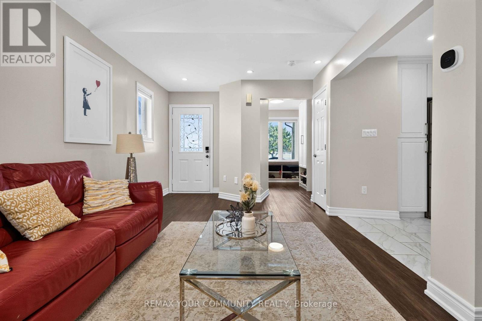1038 Grandlea Court, Oshawa, ON - Indoor Photo Showing Living Room