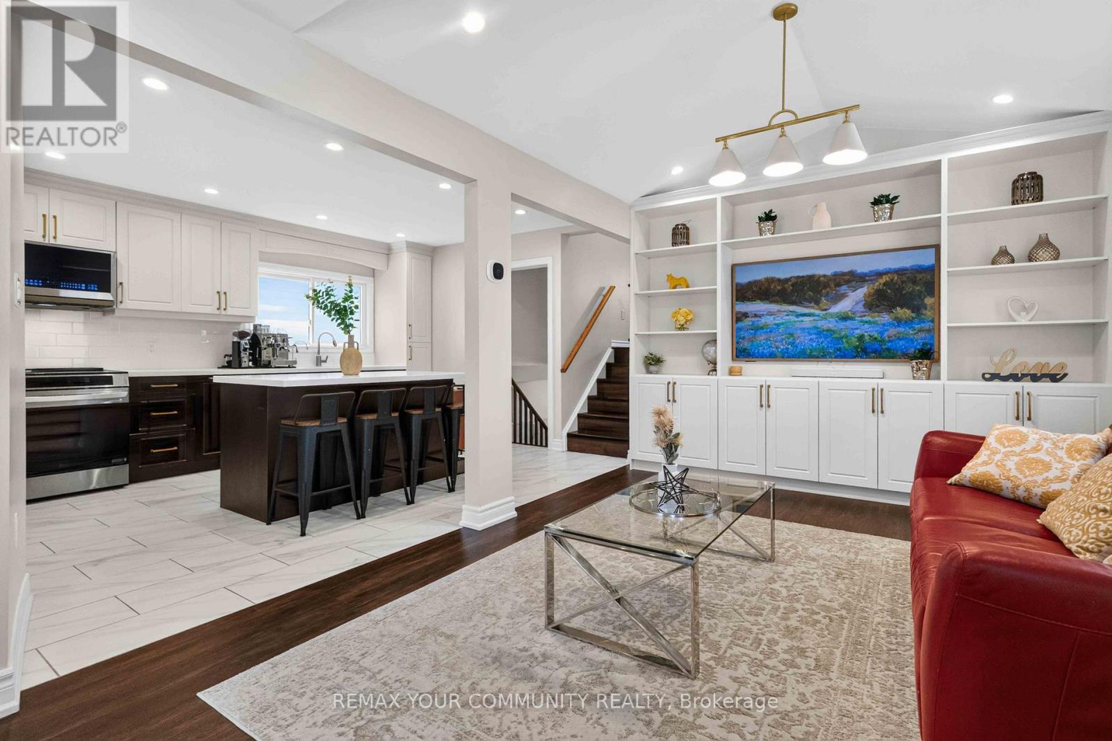 1038 Grandlea Court, Oshawa, ON - Indoor Photo Showing Living Room