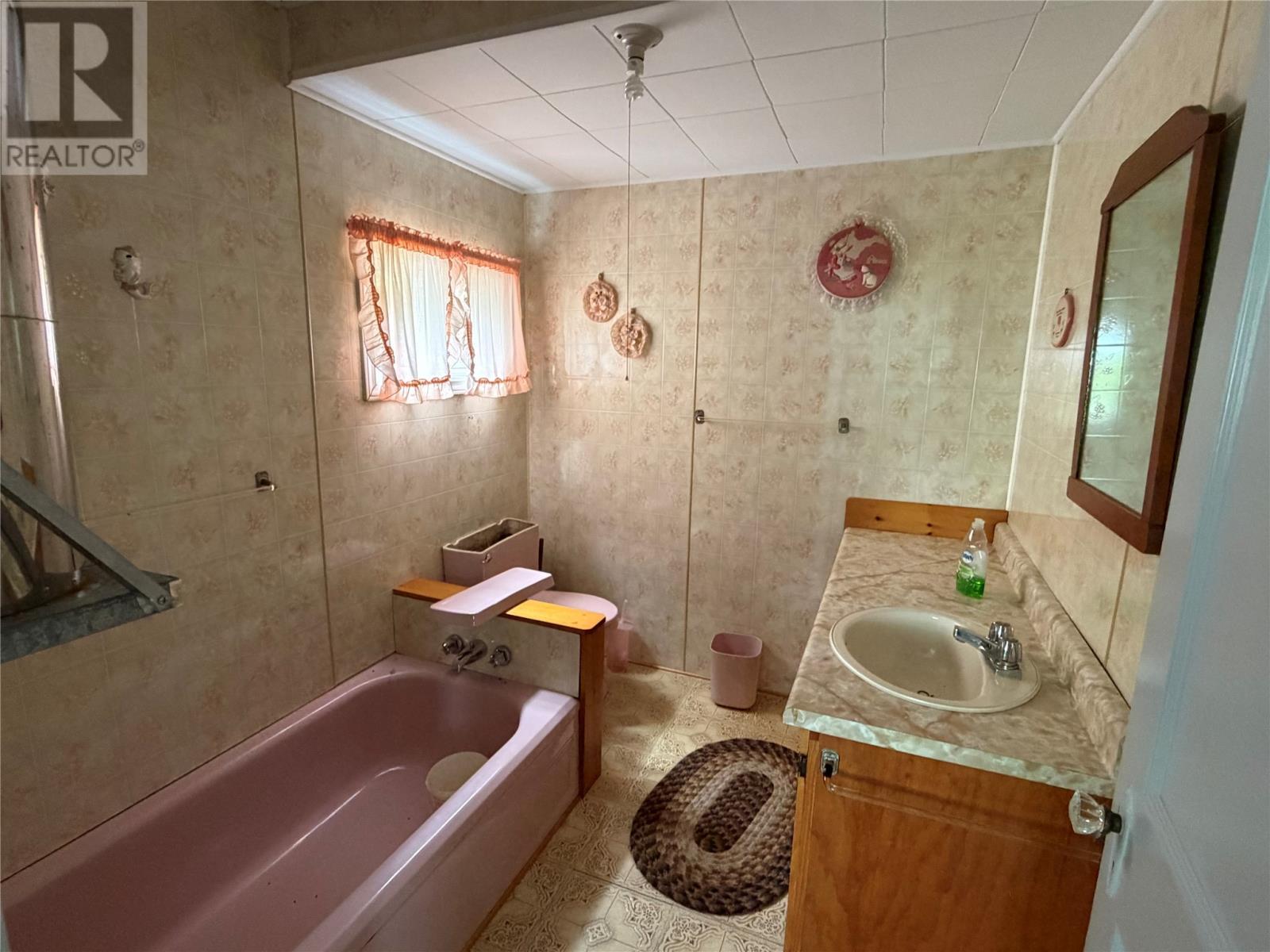 1202 Western Bay Line, Western Bay, NL - Indoor Photo Showing Bathroom