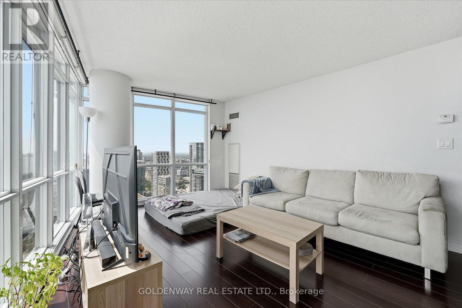 5015 - 11 Brunel Court, Toronto, ON - Indoor Photo Showing Living Room