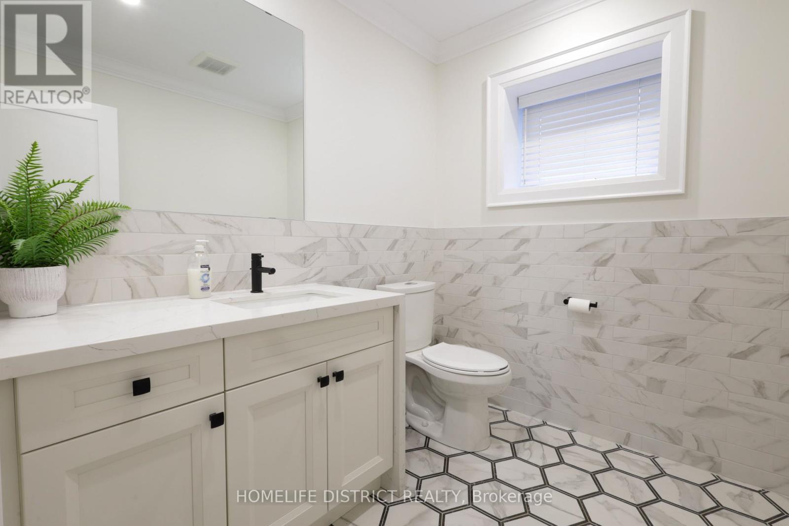 20 Elgin Street E, Oshawa, ON