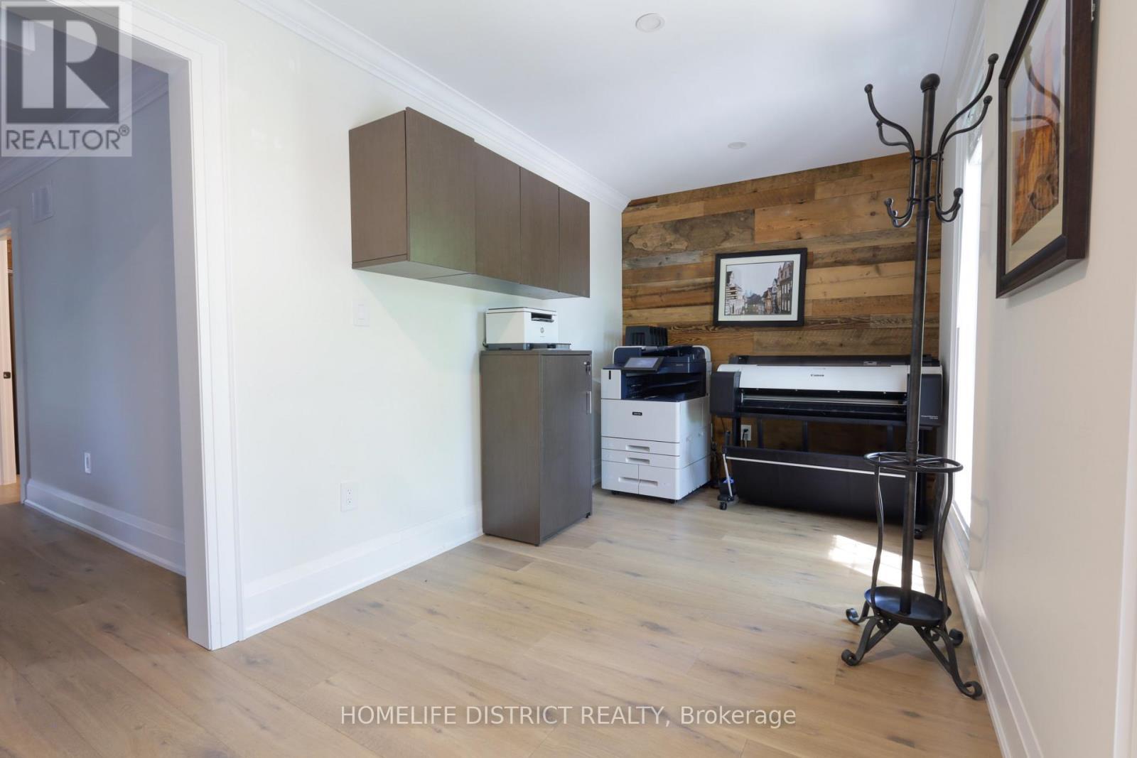 20 Elgin Street E, Oshawa, ON