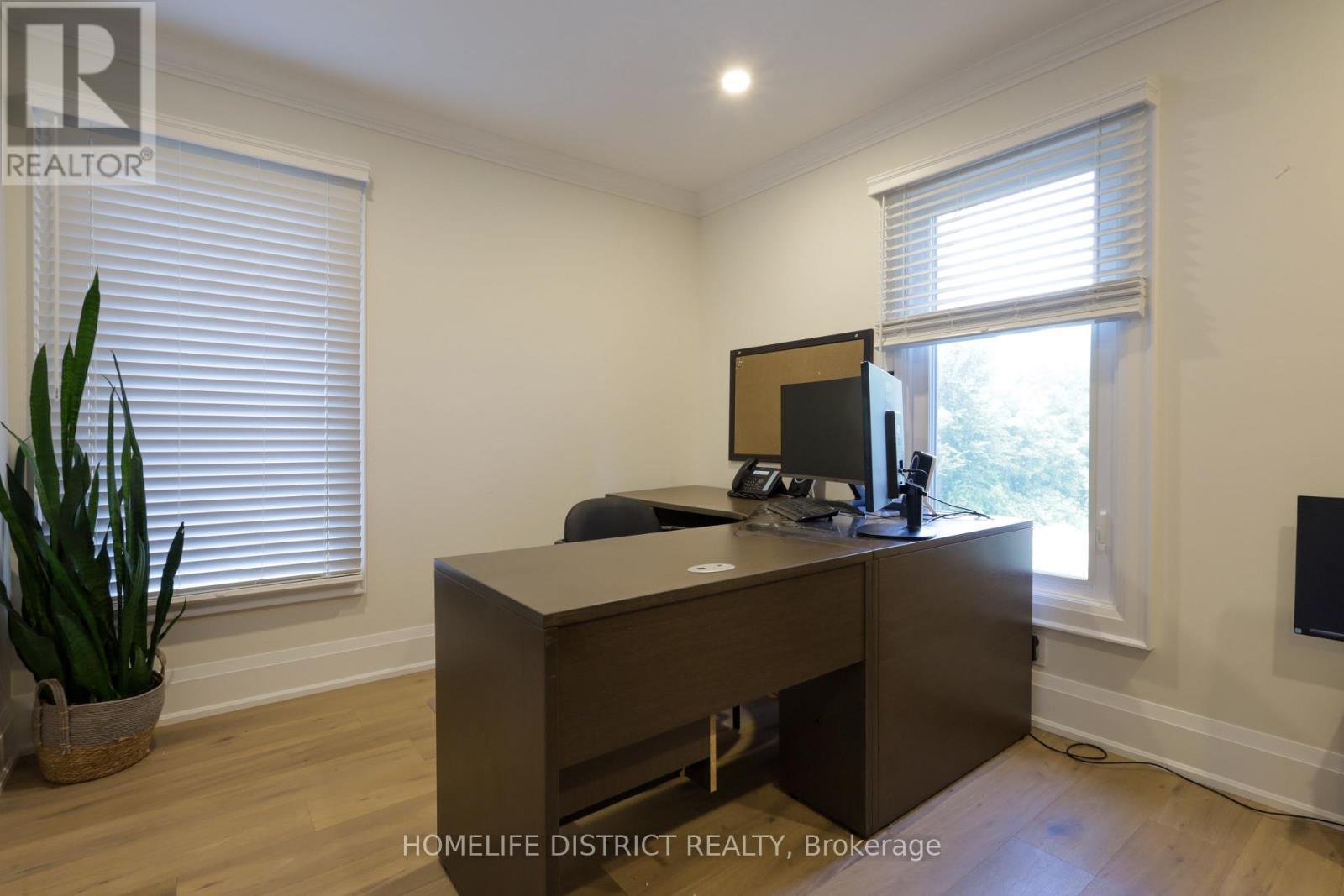 20 Elgin Street E, Oshawa, ON