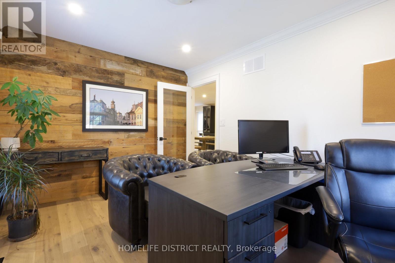 20 Elgin Street E, Oshawa, ON