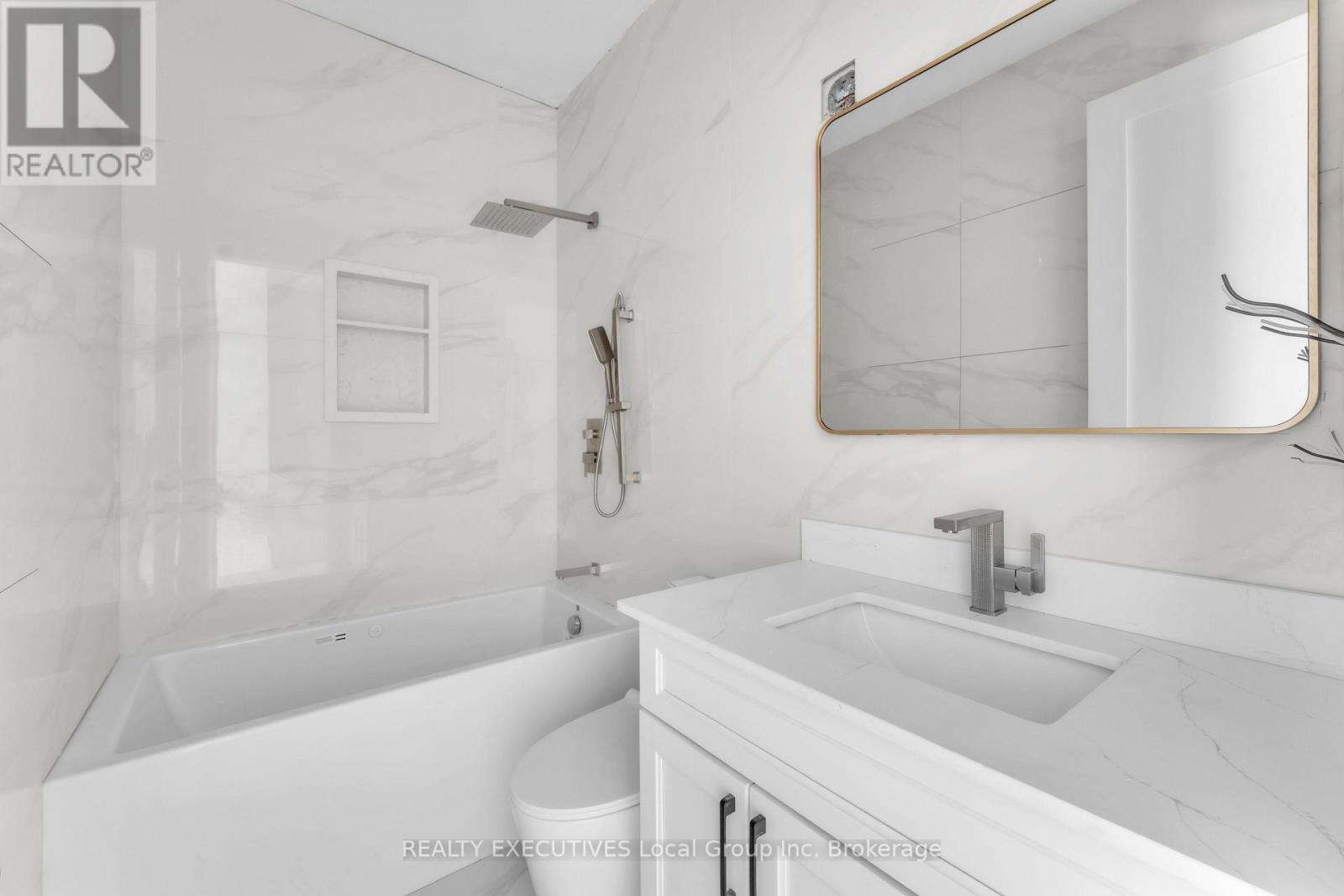 29 Shallot Crescent, North Bay (Birchaven), ON - Indoor Photo Showing Bathroom