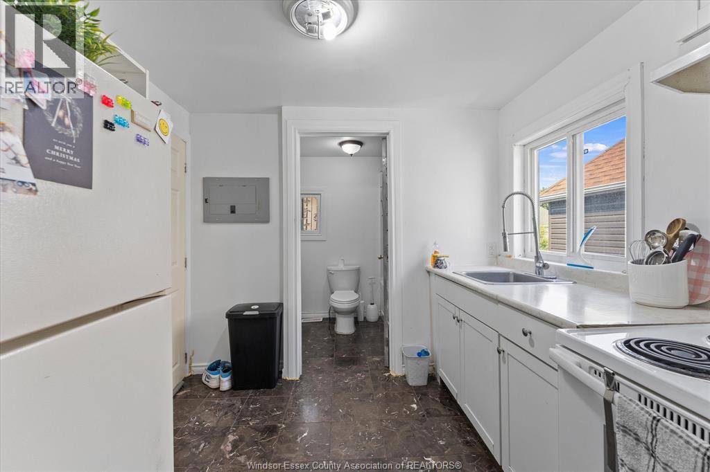 686 Church Street, Windsor, ON - Indoor Photo Showing Kitchen