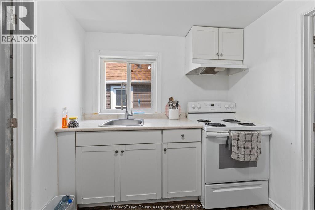 686 Church Street, Windsor, ON - Indoor Photo Showing Kitchen
