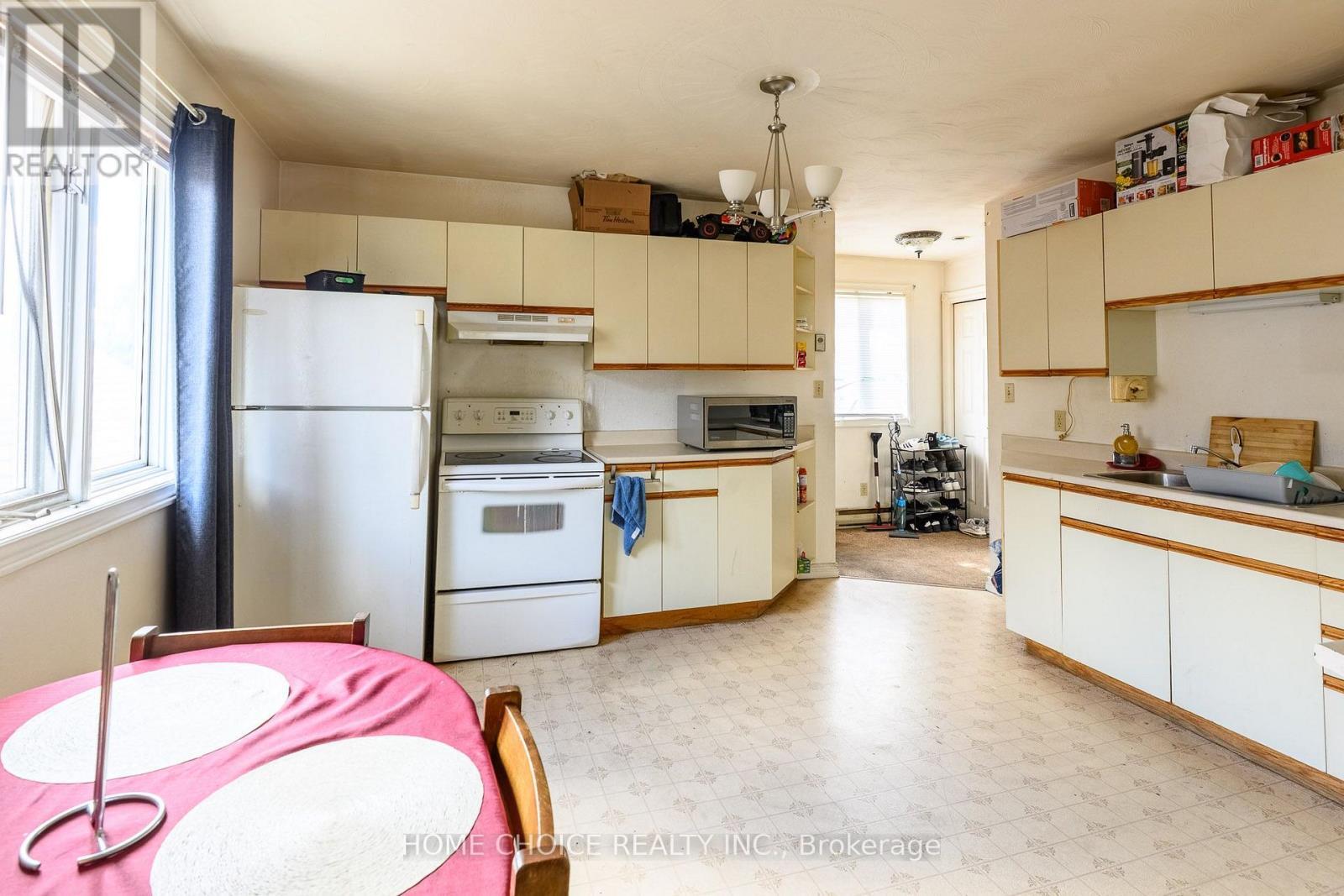 305 Maple Street N, Timmins, ON - Indoor Photo Showing Kitchen With Double Sink