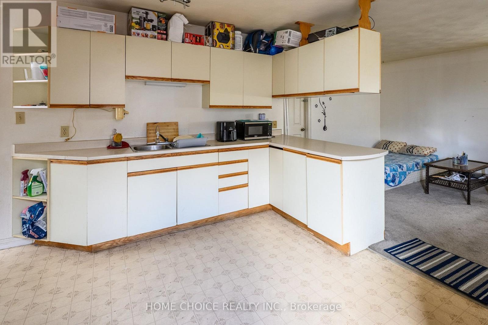 305 Maple Street N, Timmins, ON - Indoor Photo Showing Kitchen With Double Sink