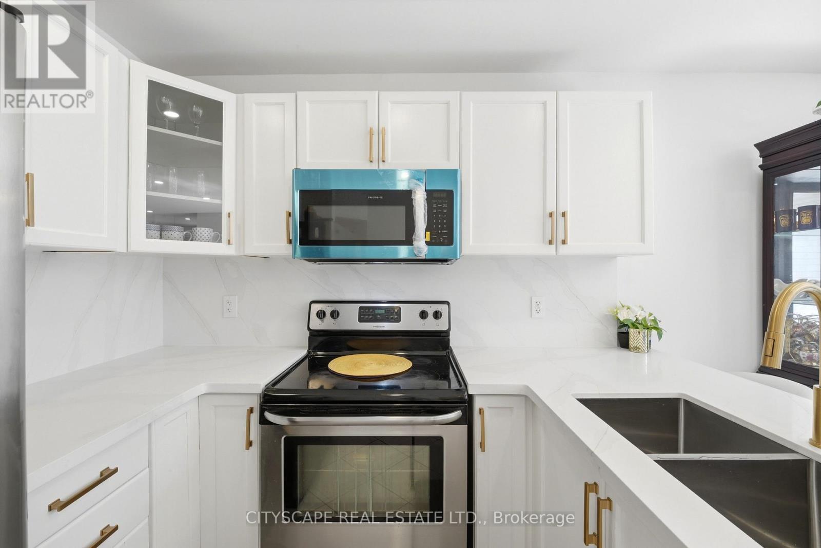 67 Buick Boulevard, Brampton, ON - Indoor Photo Showing Kitchen With Double Sink