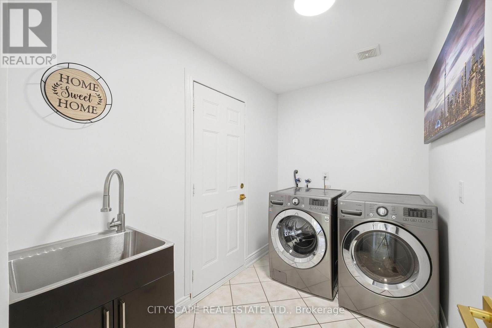 67 Buick Boulevard, Brampton, ON - Indoor Photo Showing Laundry Room