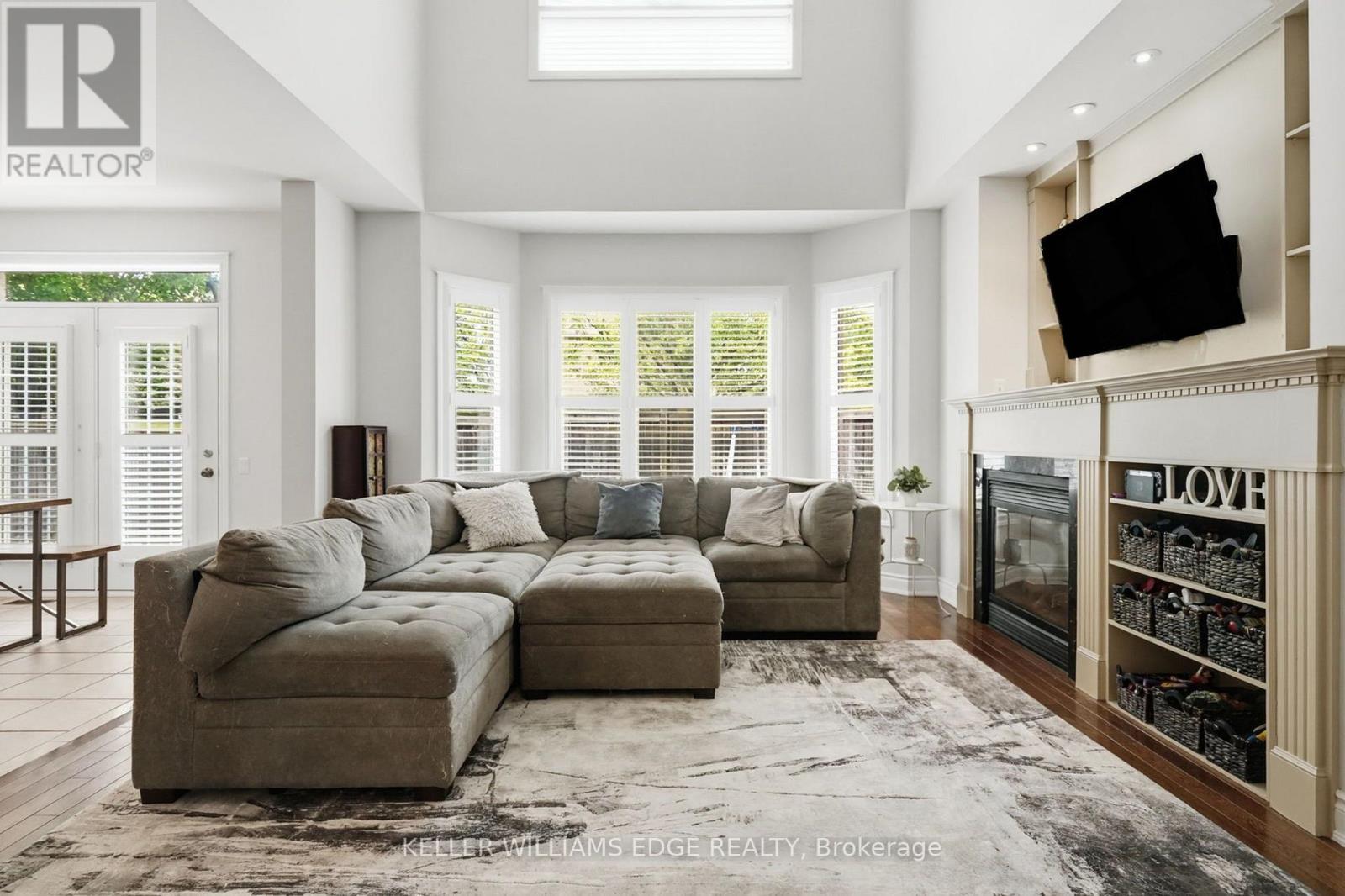 3256 Raspberry Bush Trail, Oakville, ON - Indoor Photo Showing Living Room